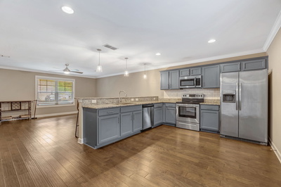 2506 E Main St