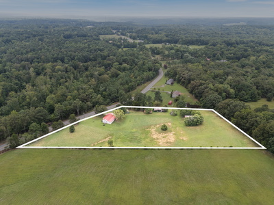 Exterior view of 2720 Highway 48, S in Dickson, TN