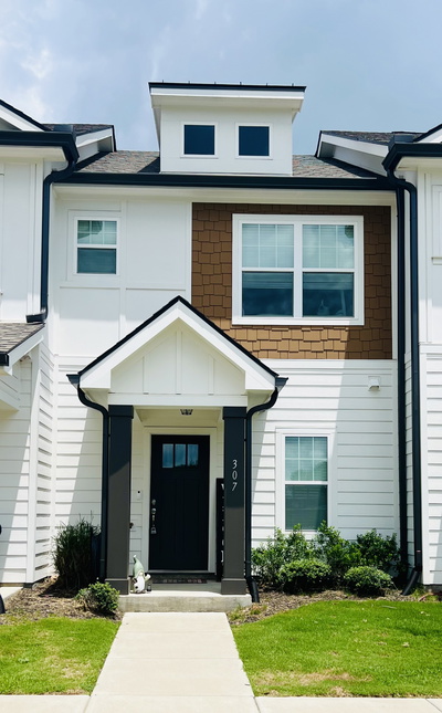 Exterior view of 307 E Forge Ct in White Bluff, TN