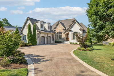 3033 Lakeshore Dr