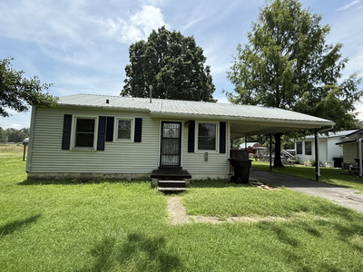 Exterior view of 430 Oakwood Rd in Tullahoma, TN