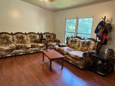 702 Cherrywood Ct
