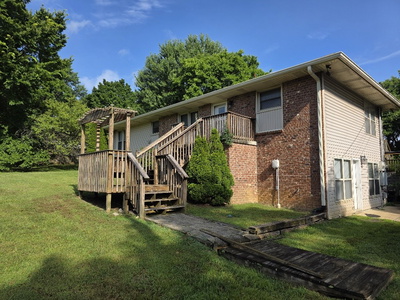 111 Ellis Ln