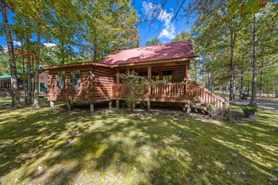 Exterior view of 103 Hundred Oaks Loop in Jamestown, TN