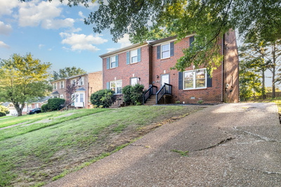 208 Woodmaker Ct
