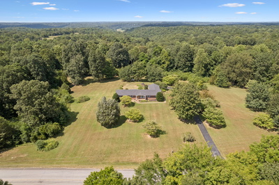 Exterior view of 501 Ed Harris Rd in Ashland City, TN