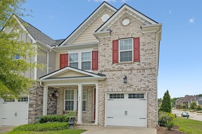 827 Kennear Ln