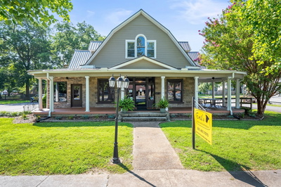 210 E LINCOLN ST