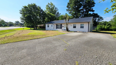 418 W Main St