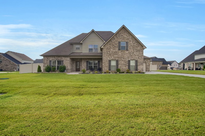 2807 Ella Louise Ln