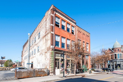 105 W Jackson Ave