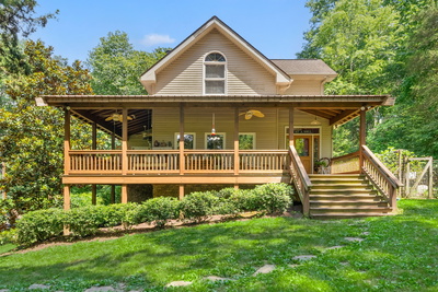 Exterior view of 825 Durham Rd in Adams, TN