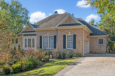 1411 Robert E Lee Ln