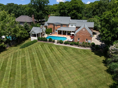 2433 Golf Club Ln