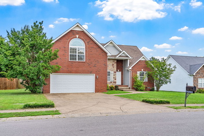 708 W Accipiter Cir