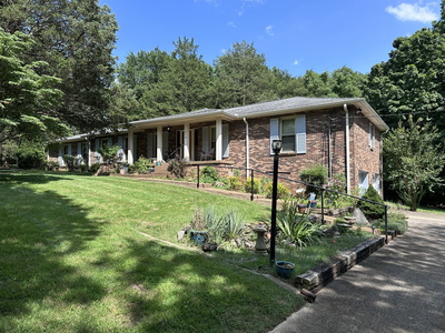 1016 Lakeview Dr