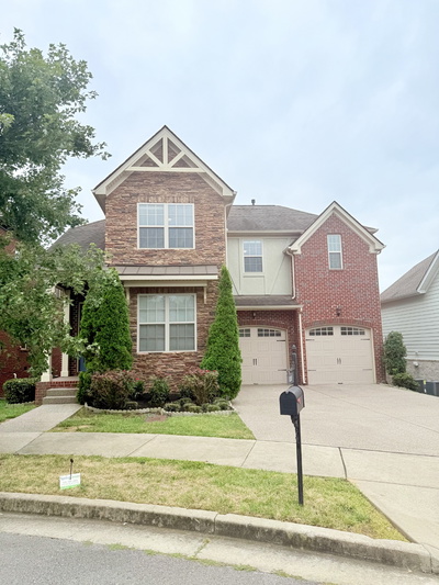 810 Caledonian Ct