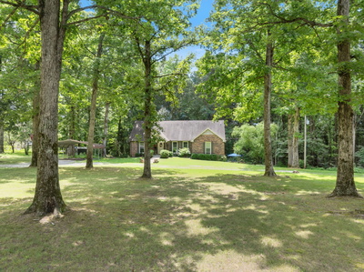 Exterior view of 1441 White Bluff Rd in White Bluff, TN