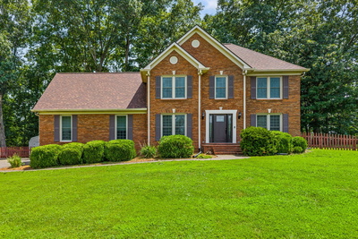 Exterior view of 1723 Riverhaven Dr in Adams, TN