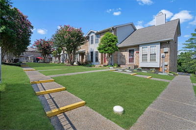 11 Magnolia Sq