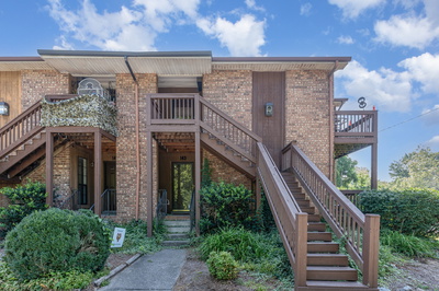Exterior view of 143 Brooke Castle Dr in Hermitage, TN