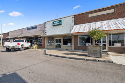 39 E Main St