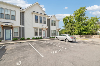 100 Thompson Ln
