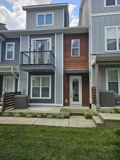 700 James Ave