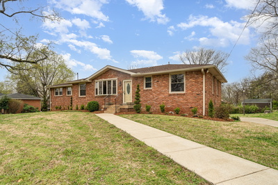 905 Crownhill Dr