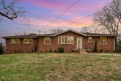 905 Crownhill Dr