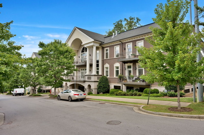 2411 Crestmoor Rd