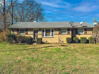 340 Foxglove Dr