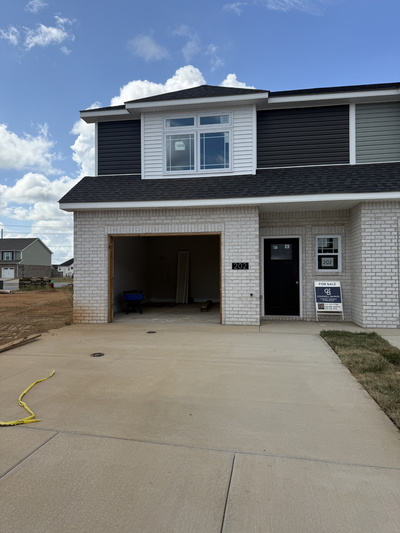 202 W Fallow Ct