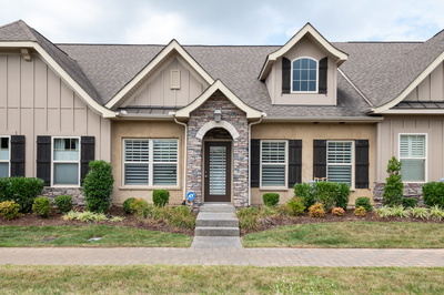 240 Glennister Ct