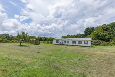 Exterior view of 138 E Biggs Rd in Portland, TN