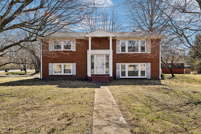 2697 Barclay Dr