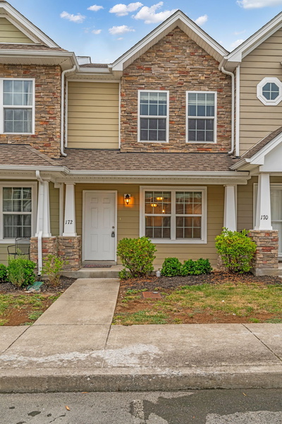 Exterior view of 172 Cobblestone Place Dr in Goodlettsville, TN