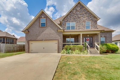 568 Larkspur Dr
