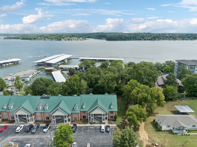2133 Lakeshore Dr