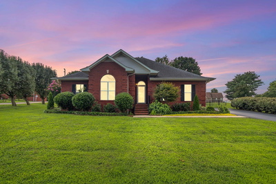 Exterior view of 1142 Lakes Edge Dr in Murfreesboro, TN