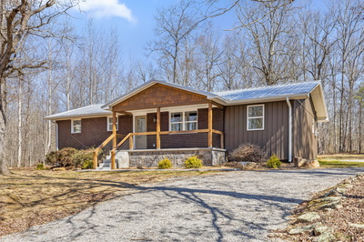 Exterior view of 1650 Ingman Rd in Tracy City, TN