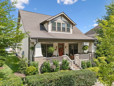 618 Lockwood Ln