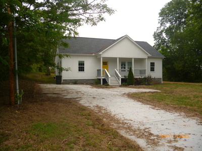 Exterior view of 124 John Oliver Dr in Hohenwald, TN
