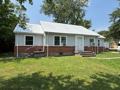 Exterior view of 621 Glendale Pl in Tullahoma, TN