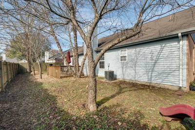 353 Roslyn Ct