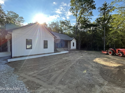 Exterior view of 169 Creekview Court in Jamestown, TN
