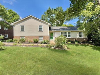 5127 Amalie Dr