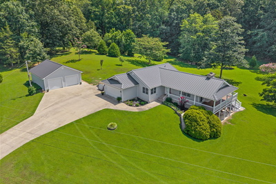 Exterior view of 202 Partridge Pt in Cadiz, KY