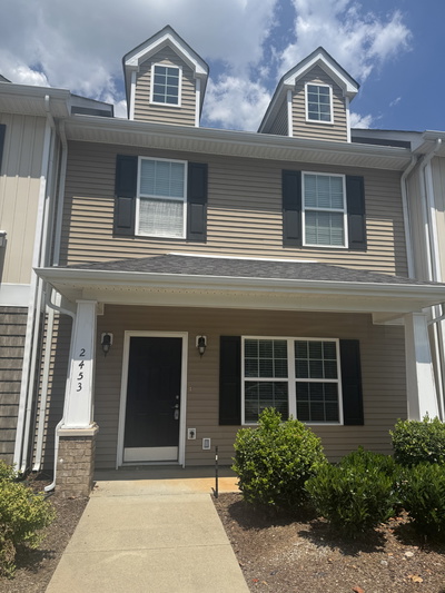 2453 New Holland Cir