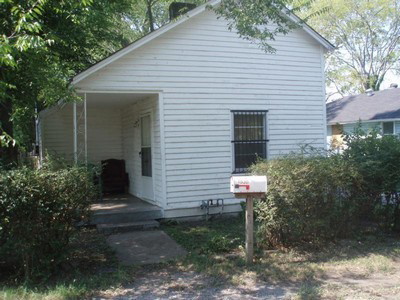 Exterior view of 1539 12th Ave, N in Nashville, TN